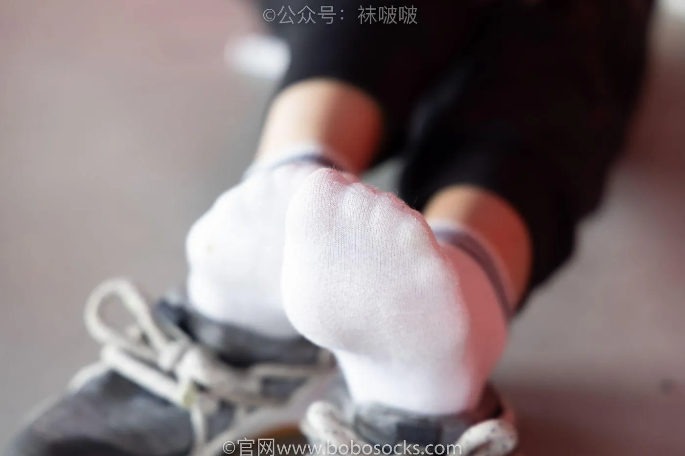 [BoBoSocks袜啵啵]NO.018 木木-运动鞋、白棉袜、裸足 [136P]插图8